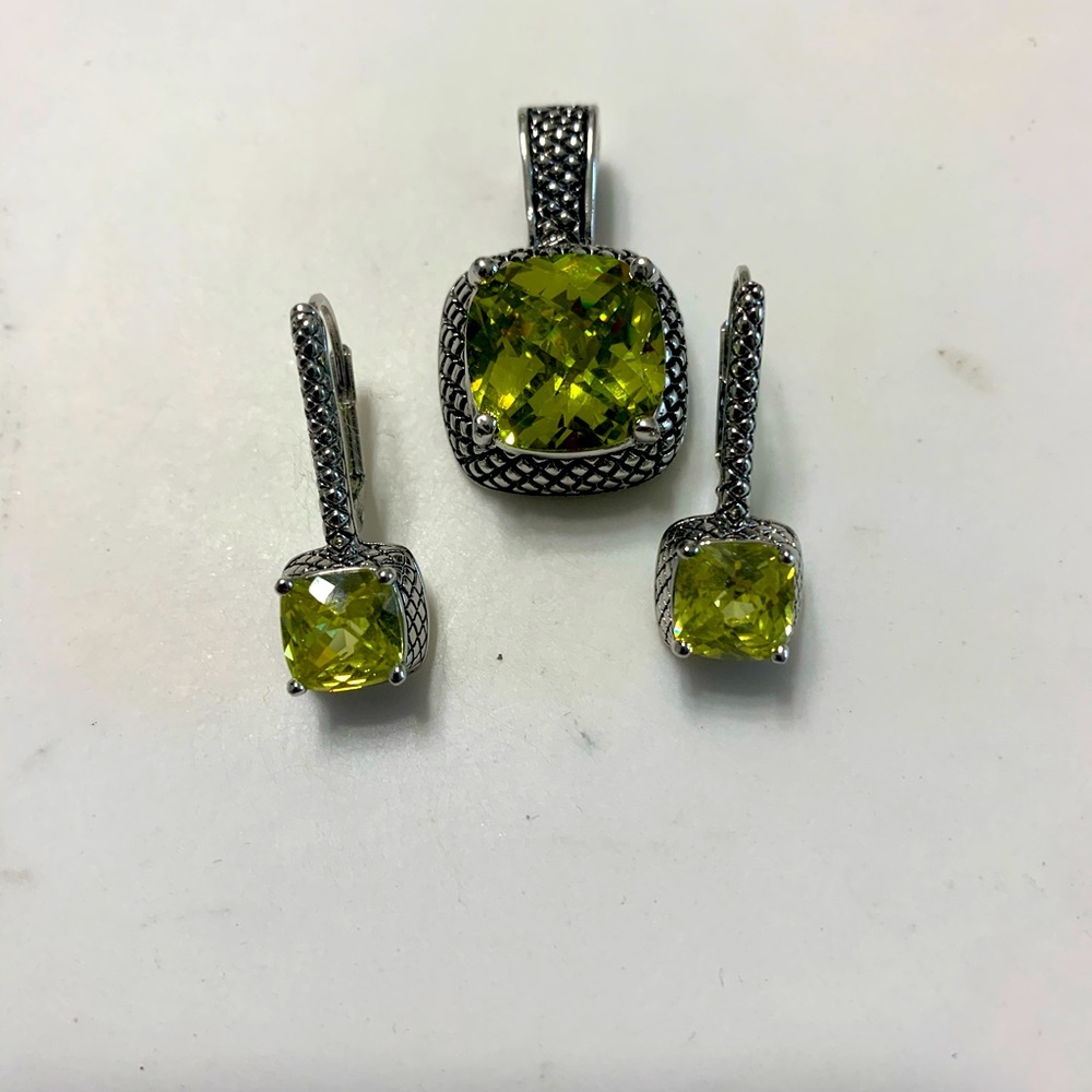 Earrings and snap necklace pendant